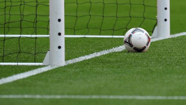 futbal umelý turf.jpg